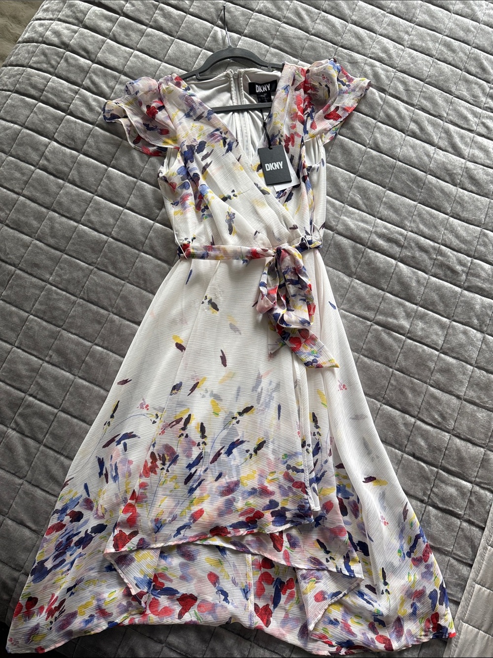 DKNY White Sheer Floral High-Low medium Wrap Dress